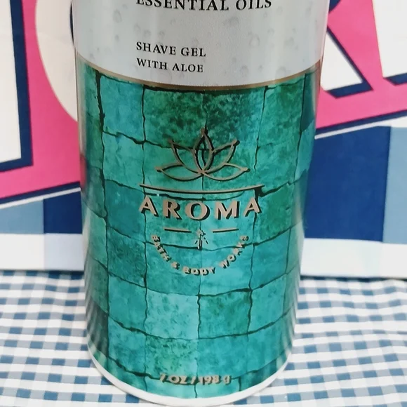 Bath and Body Works Rainfall Retreat Shave Gel - Picture 3 of 5